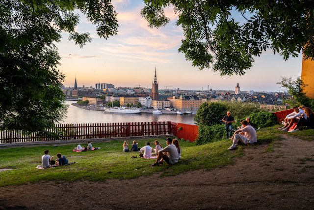 Testar Av: verksamhetsnamn, visas på målsajten, men inte på sthlmc, det är det vi nu vi vill se.
        
            Av:&nbsp;
                Teater Karlo två